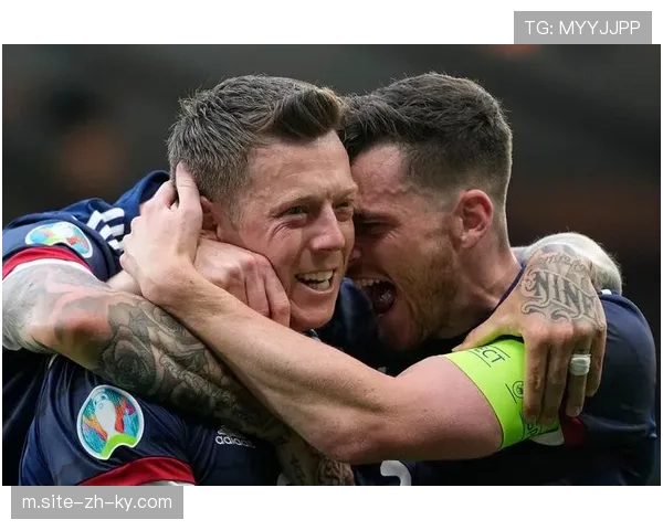 麦科恩推射角度刁钻 苏格兰中场射门技术扎实